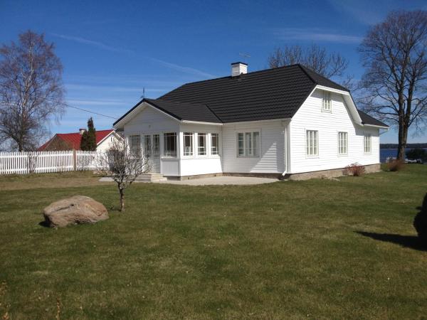 Na fotografii je vidět objekt ÄSSA BEACH HOUSE nacházející se ve městě Käsmu.