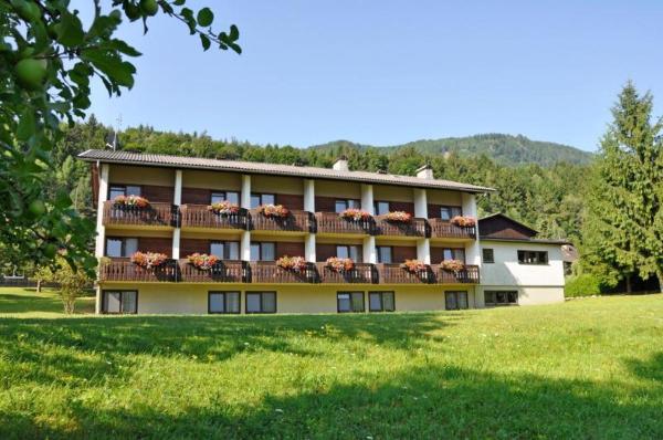 Na fotografii je vidět objekt Dorfgasthof Hotel Staberhof nacházející se ve městě Puch.