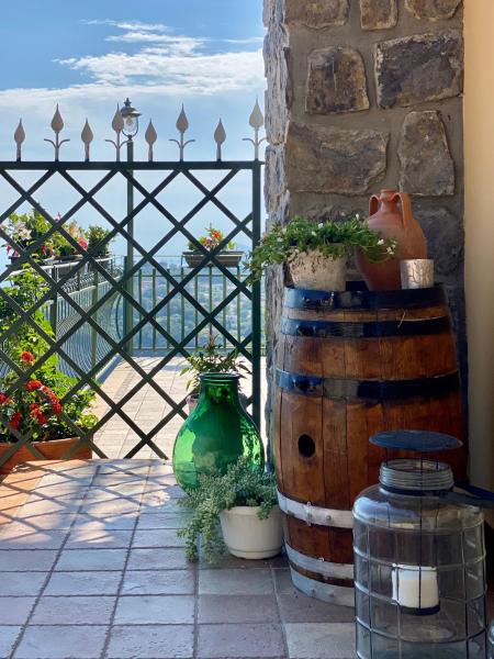 A la foto es mostra l'objecte B&B Villa Reginella situat a la ciutat de Agerola.
