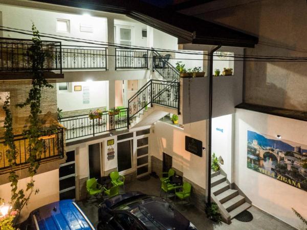 Na fotografii je vidět objekt Villa Zigana nacházející se ve městě Mostar.