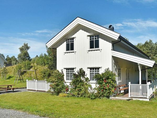 På bildet vises objektet 8 person holiday home in Oksvoll som ligger i byen Austrått.