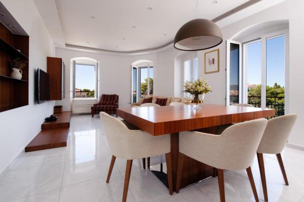På bilden syns objektet LUXURY APARTMENt DRAGA som ligger i staden Split.
