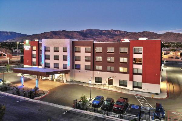 Holiday Inn Express & Suites - Albuquerque East By Ihg - Albuquerque, NM
