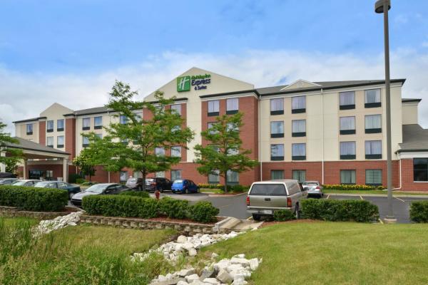 Holiday Inn Express Hotel & Suites Milwaukee-new Berlin By Ihg - Wauwatosa, WI