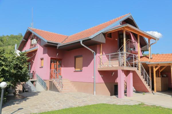 A la foto es mostra l'objecte Vila Viktori situat a la ciutat de Berilovac.