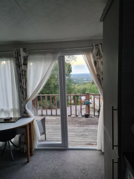 Na zdjęciu widoczny jest obiekt Summer Lodge lovely big caravan in Hastings sleeps 6 free WiFi in caravan położony w mieście St Leonards-on-Sea.