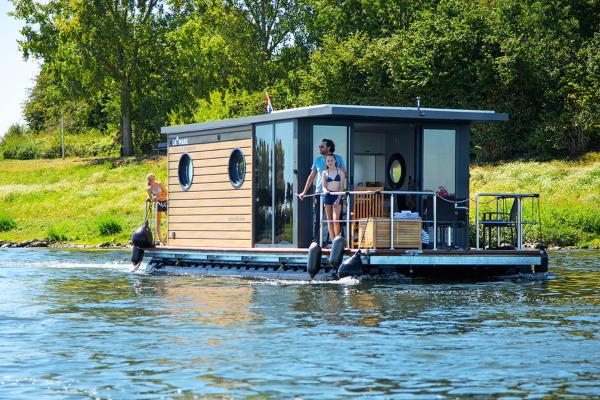 På billedet ses objektet Otter Easy Houseboats, Comfortklasse M huisboot Hausboot beliggende i byen Ophoven.