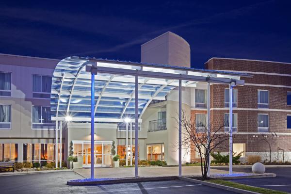 写真にはフィッシャーズ市にあるHoliday Inn Express Indianapolis - Fishers by IHGが写っています。