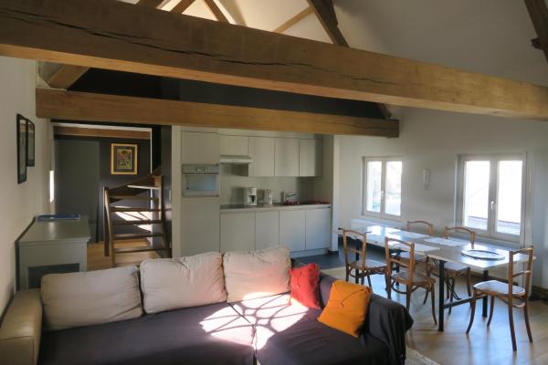 The photo shows the B&B / Studio De Druivelaar in hartje Kluisbergen (Berchem) located in the city of Kluisbergen.