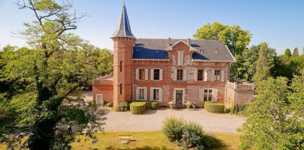 På billedet ses objektet Domaine du Buc, Le Château beliggende i byen Rouffiac.
