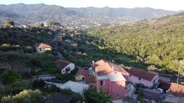 Na fotografii je vidět objekt Casa Rosa, Rapallo nacházející se ve městě Rapallo.