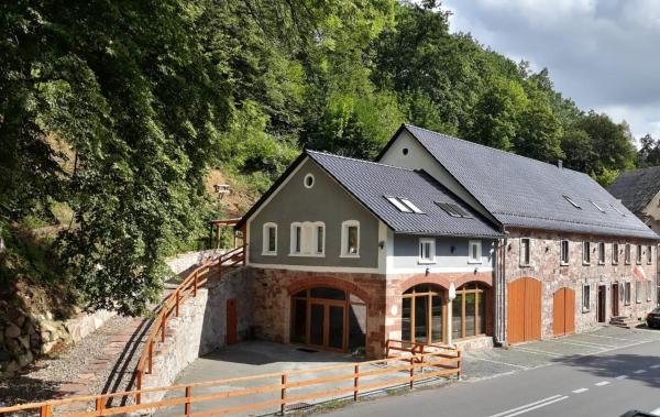 Auf dem Foto ist das Objekt Wozownia Nad Bobrem in der Stadt Tarczyn zu sehen.