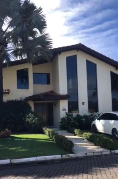 A la foto es mostra l'objecte Casa Família, 10 lugares, Piscina, Próx Praia Pernambuco, Guarujá situat a la ciutat de Guarujá.