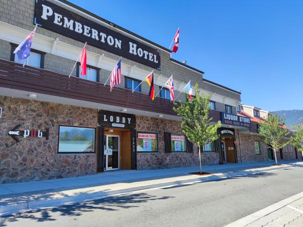 Na zdjęciu widoczny jest obiekt Pemberton Hotel (Motel) położony w mieście Pemberton.