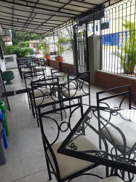 A la foto es mostra l'objecte Hotel Rivera Plaza situat a la ciutat de Cali.