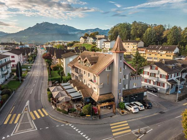 A la foto es mostra l'objecte feRUS Hotel situat a la ciutat de Lucerna.