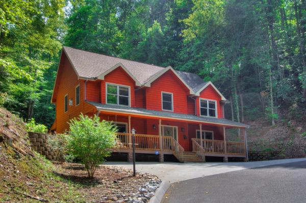 Gorgeous "Country Roads" By Honeybearcabins 4br 4ba, Next To Pool, Easy Drive, Main Strip Location! - Pigeon Forge, TN