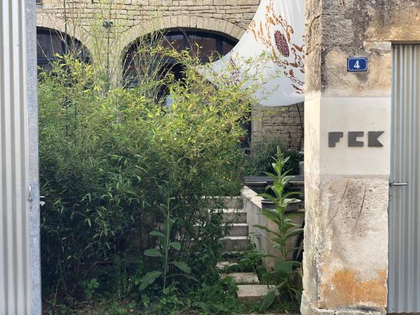A la foto es mostra l'objecte Maison au bord de l’eau situat a la ciutat de Sainte-Vertu.