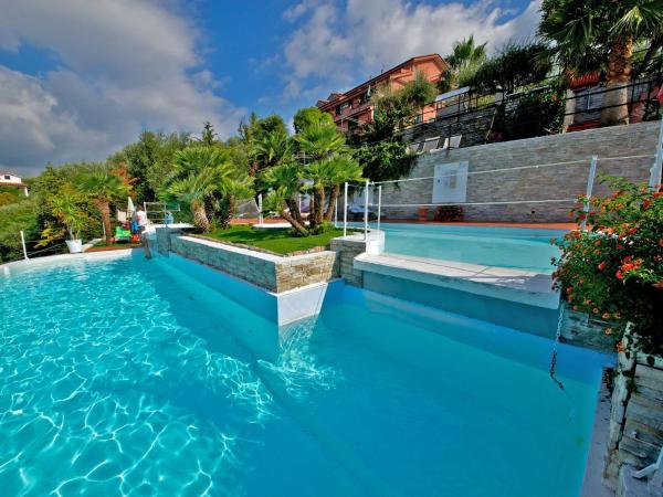 照片显示了位于Imperia市的Villa Giada Resort物件。