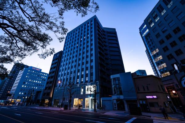 Auf dem Foto ist das Objekt KOKO HOTEL Hiroshima Ekimae in der Stadt Hiroshima zu sehen.