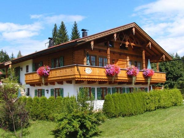 写真にはクリュン市にあるLandhaus Stephanieが写っています。