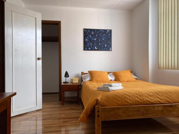 A la foto es mostra l'objecte Hotel 9 de Octubre situat a la ciutat de Quito.