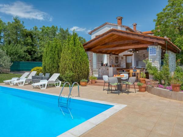 Kuvassa näkyy kohde Holiday Home Kos by Interhome, joka sijaitsee kaupungissa Nedeščina.