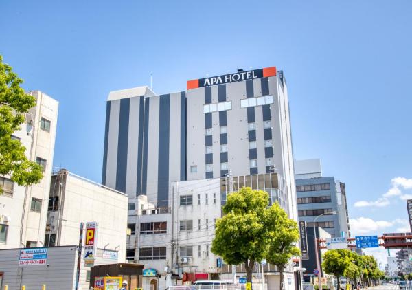 På billedet ses objektet APA Hotel Marugame Ekimae Odori beliggende i byen Marugame.