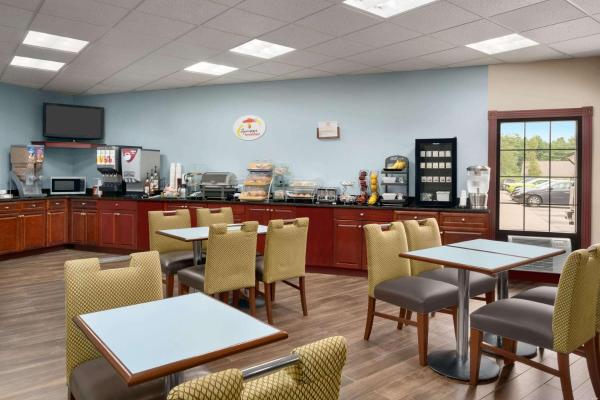 Super 8 by Wyndham West Greenwich/Providence photo 7