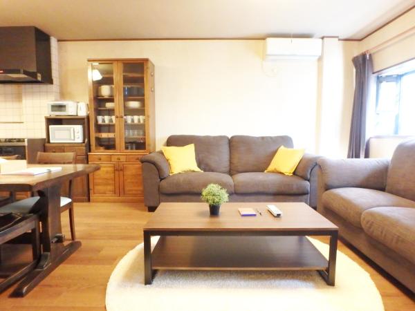 På billedet ses objektet Shimanouchi Guest House beliggende i byen Osaka.