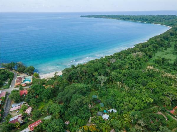 På billedet ses objektet Bungalows Aché Cahuita beliggende i byen Cahuita.