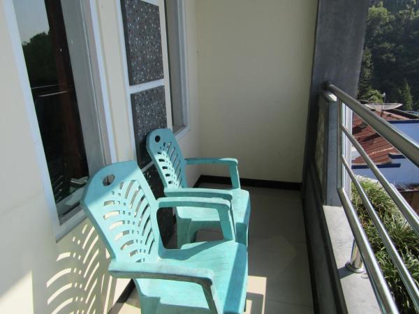 A la foto es mostra l'objecte Hotel Nirmala situat a la ciutat de Sarangan.