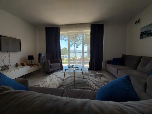 A la foto es mostra l'objecte Fenix apartman Vinci situat a la ciutat de Usije.