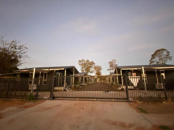 På billedet ses objektet Sunshine Gardens Bourke Resort beliggende i byen Bourke.
