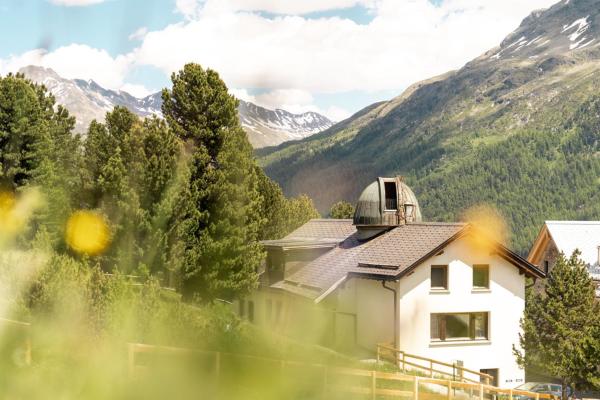 På billedet ses objektet Sternwarte by Randolins beliggende i byen St. Moritz.