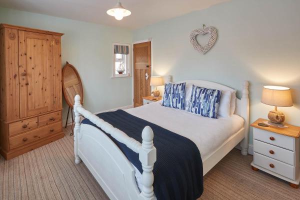 Фотография 3: Host & Stay - Tenby Cottage