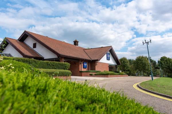 A la foto es mostra l'objecte Dragonfly Hotel Bury St Edmunds situat a la ciutat de Rushbrooke.