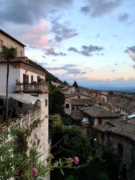 På billedet ses objektet Relais Ducale beliggende i byen Gubbio.