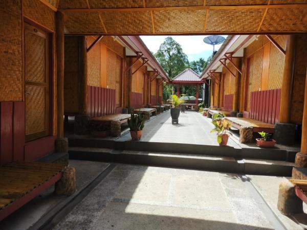 Na foto é possível ver o objeto Gosyen Efata Toraja Hotel localizado na cidade de Makale.