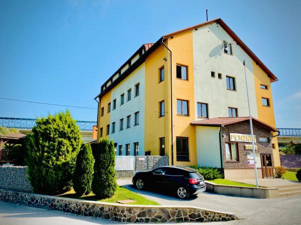 Nella foto è visibile l'oggetto Penzión DOMES situato nella città di Čadca.