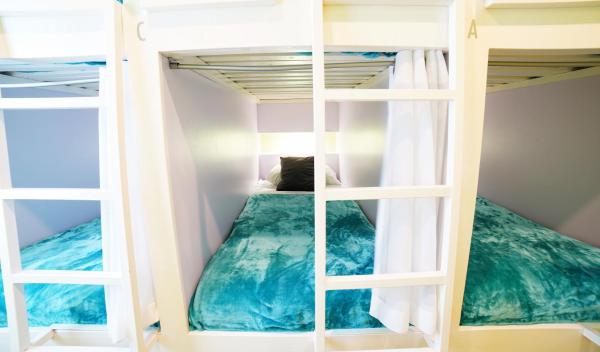 Seng i sovesal for mænd — 24 m² - Bed & Bike Curacao - Jan Thiel