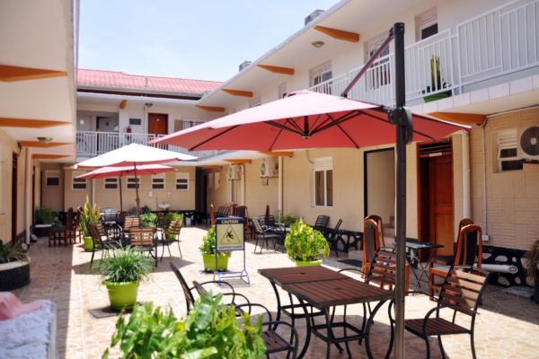 På bilden syns objektet Sandton Hotel Kasese som ligger i staden Kahendero.