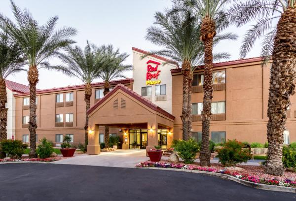 Nella foto è visibile l'oggetto Red Roof Inn PLUS+ Tempe - Phoenix Airport situato nella città di Tempe.