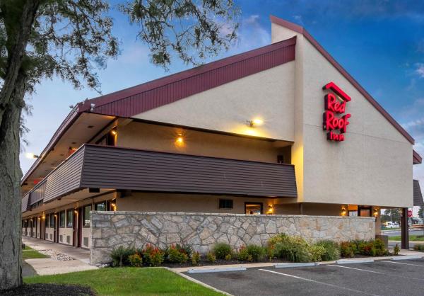 Na fotografii je vidět objekt Red Roof Inn Mt Laurel nacházející se ve městě Maple Shade.
