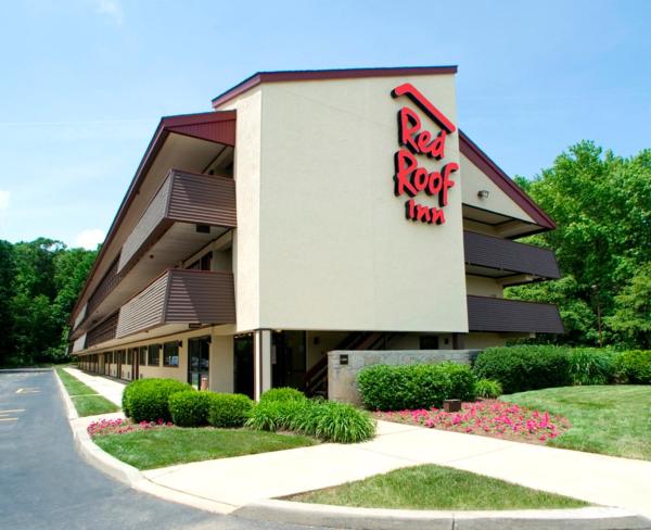 A la foto es mostra l'objecte Red Roof Inn Albany Airport situat a la ciutat de Albany.