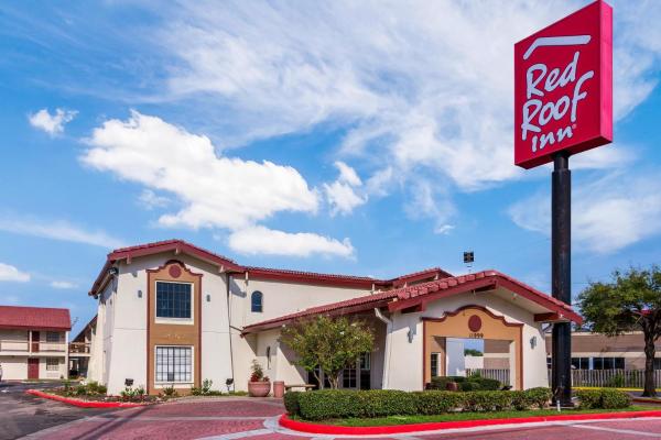 La photo montre l'objet Red Roof Inn Houston East I-10 situé dans la ville de Jacinto City.