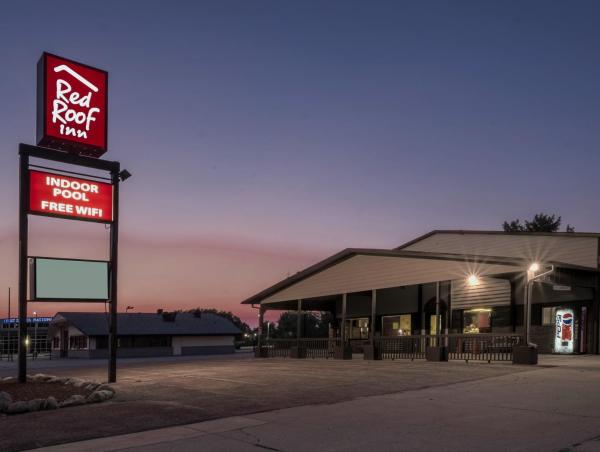 Na fotografii je vidět objekt Red Roof Inn Vermillion - U of South Dakota nacházející se ve městě Akron.