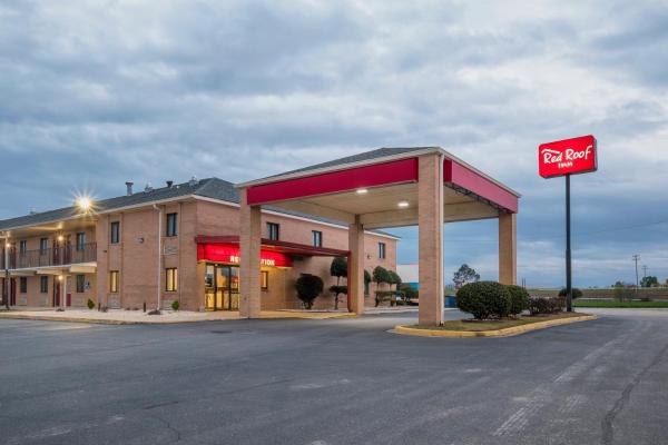 Na fotografii je vidět objekt Red Roof Inn Bishopville nacházející se ve městě Bishopville.