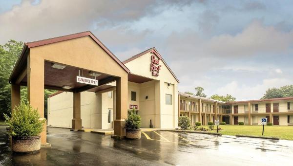 Na zdjęciu widoczny jest obiekt Red Roof Inn Hagerstown - Williamsport, MD położony w mieście Clear Spring.