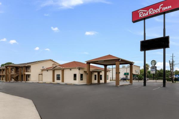 Na zdjęciu widoczny jest obiekt Red Roof Inn Houston – Spring North położony w mieście Spring.